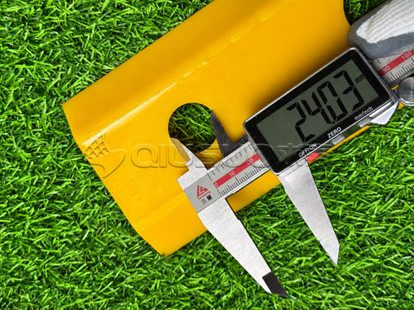 The installation hole diameter of the polyurethane rail protection strip is currently being measured with a caliper, and it is found to be 24.03 mm.
