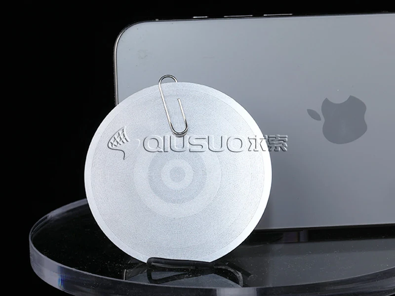 Microporous perforated plate above a return clip are placed on the table