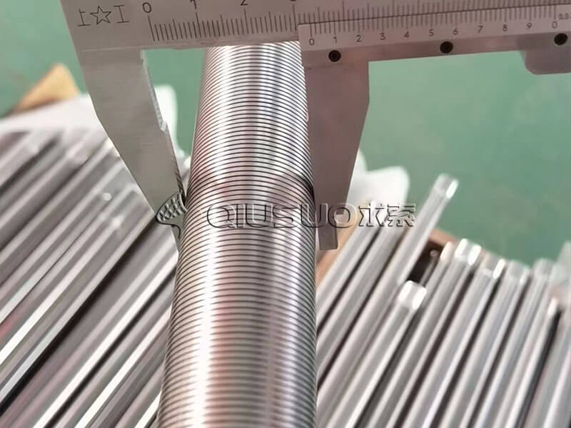 Measure wedge wire screen outer diameter to be 33 mm with a vernier caliper