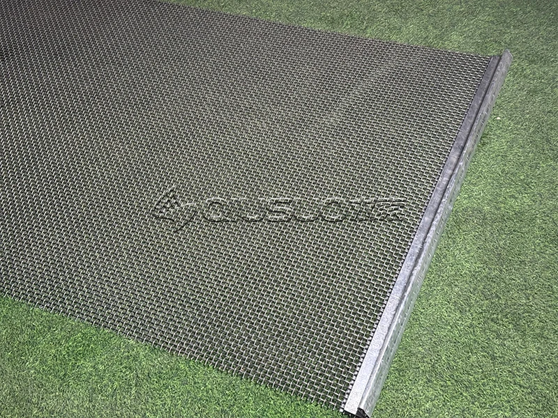 Close-up detail of 65Mn metal square mesh screen