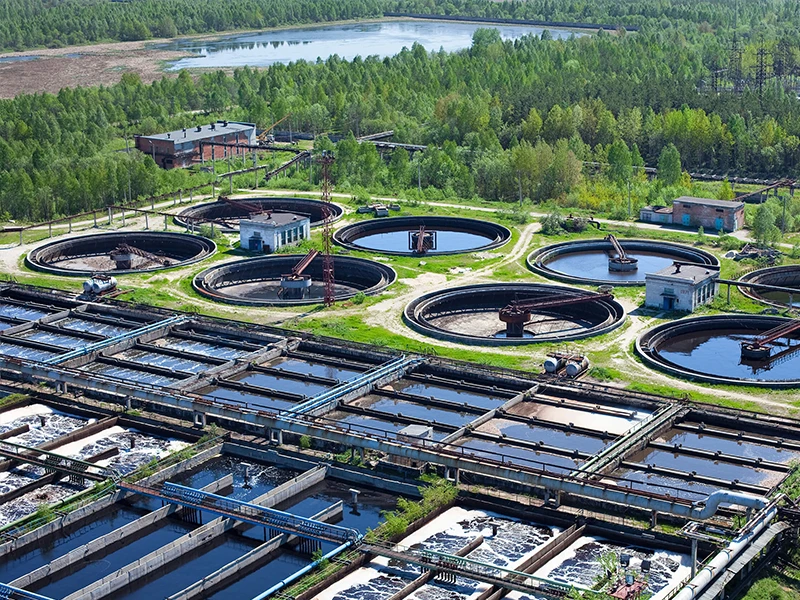 Su ürünleri çiftliğinin bir görünümü