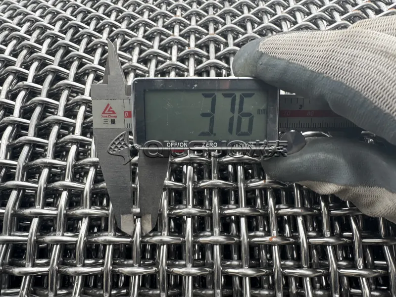 El diámetro de alambre de la malla de alambre rizada se mide en 3,76mm.