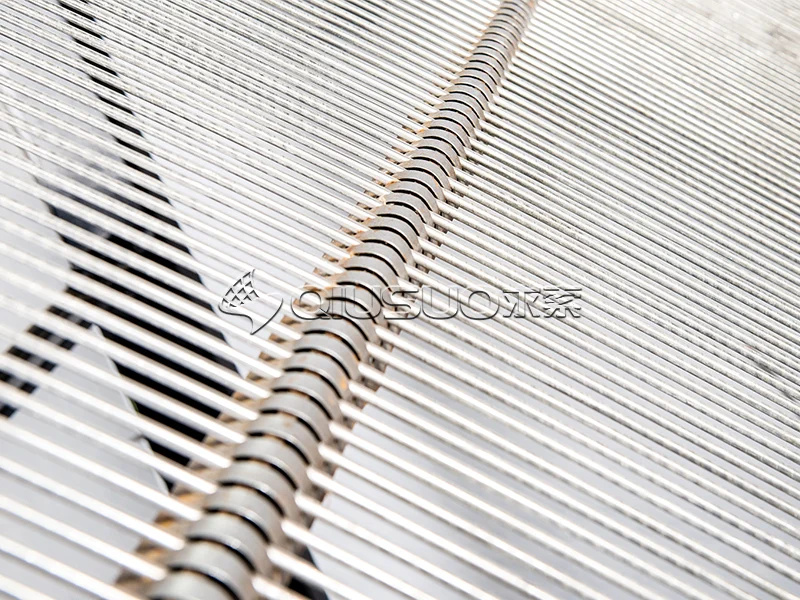 Piano wire screen with metal connection