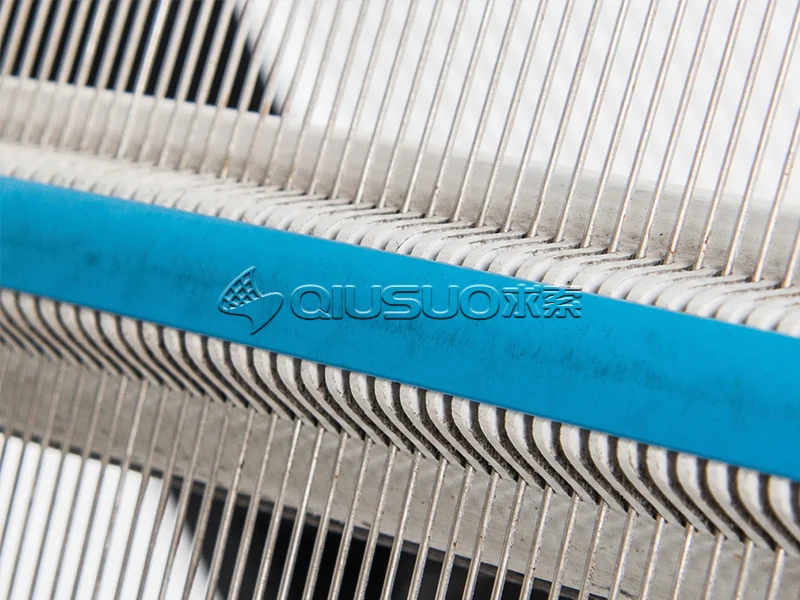 Piano wire screen with polyurethane connection