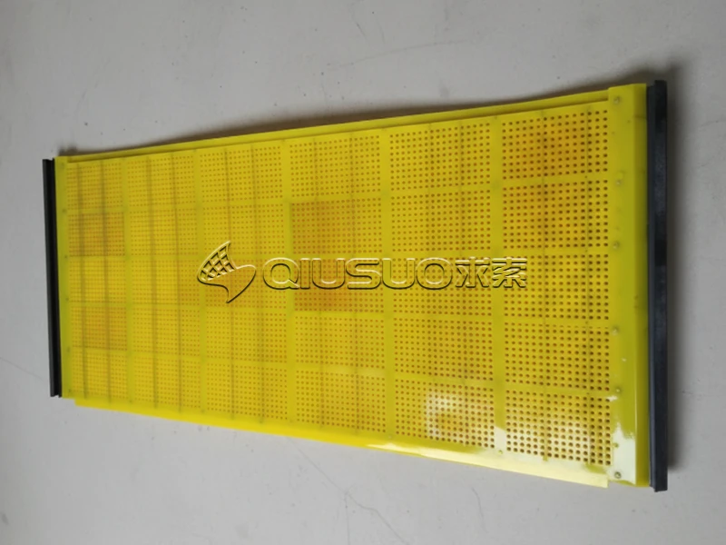 The polyurethane tension screen is placed on the wooden board.