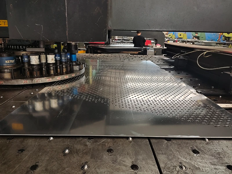 The turret single-sheet punching press is performing triangular punching on the metal sheet.