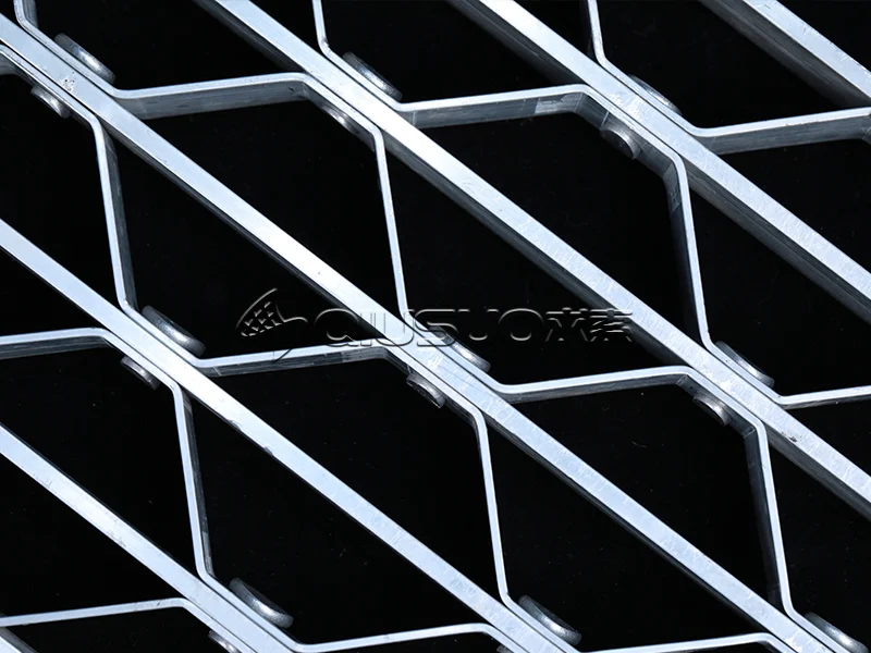Display of the cross bar with rivet in a riveted bar aluminum bar grating