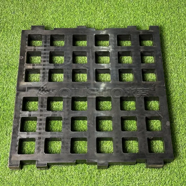 Two rubber modular screens are joined together.