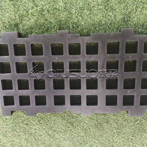 Bitmiş kauçuk ekran panelinin ön görünümü