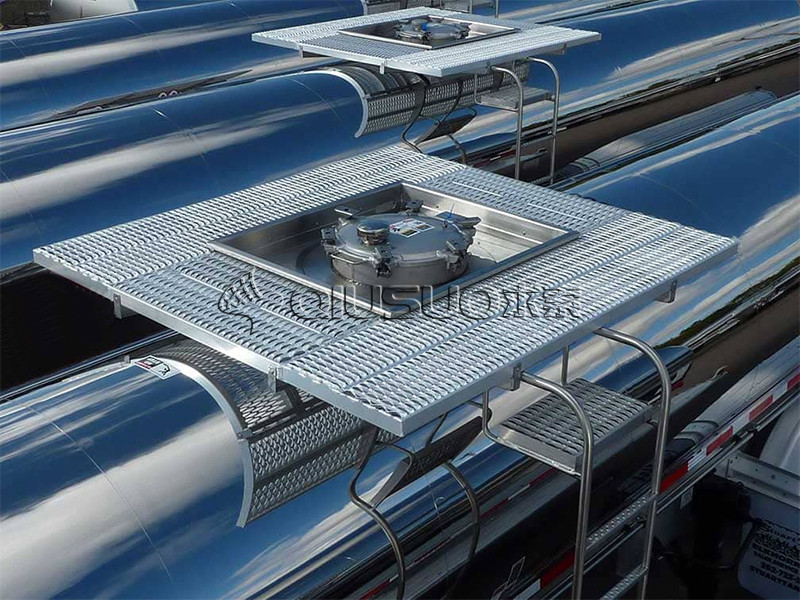 Защитная решетка, установленная на рабочей платформе мониторинга