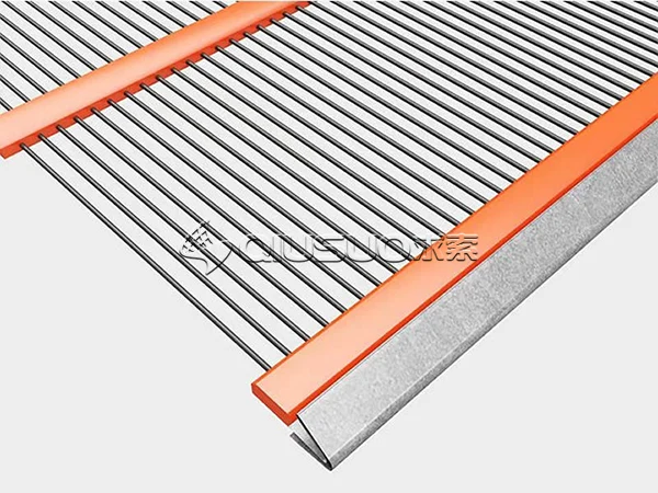 Slotted opening self-cleaning screen mesh bonded with polyurethane