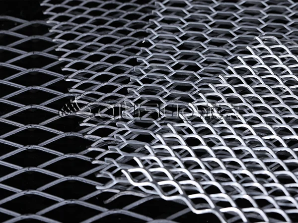 Steel expanded mesh with 4 different opening patterns