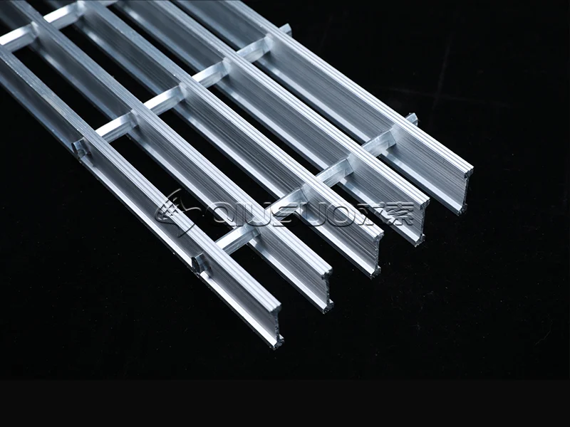 A diagonally placed swaged I metal bar grating
