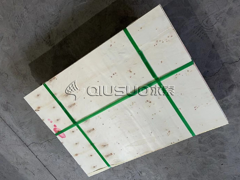 This is wedge wire screen panels packed in wooden cases.
